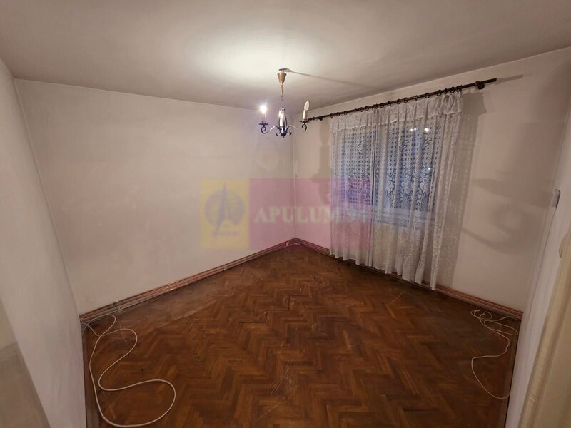 Campina, zona Liceul Energetic apartament cu 3 camere de vanzare