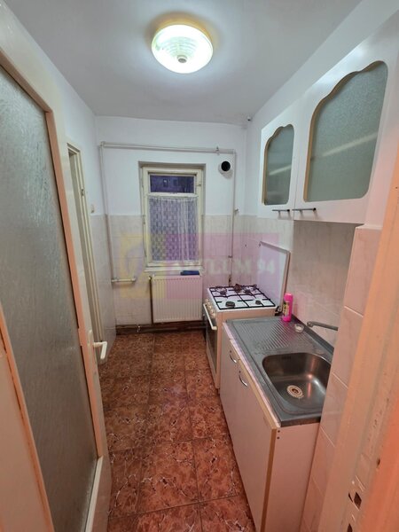 Campina, zona Liceul Energetic apartament cu 3 camere de vanzare